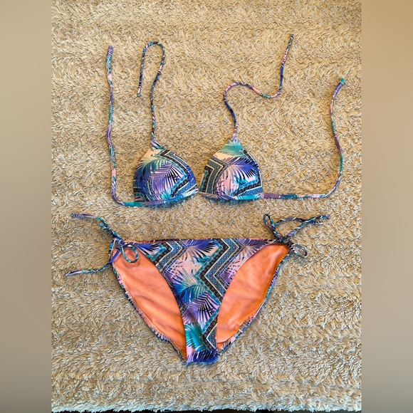 No Boundaries: Bikini - Picture 7 of 9